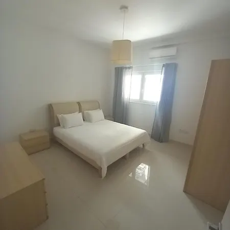 3-bedroom In The Heart Of Apartmán Sliema