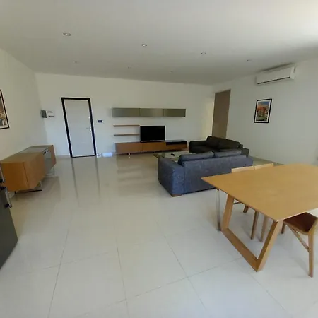 Apartment 3-bedroom In The Heart Of